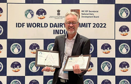 Yili bags two prestigious awards at the IDF World Dairy Summit 2022