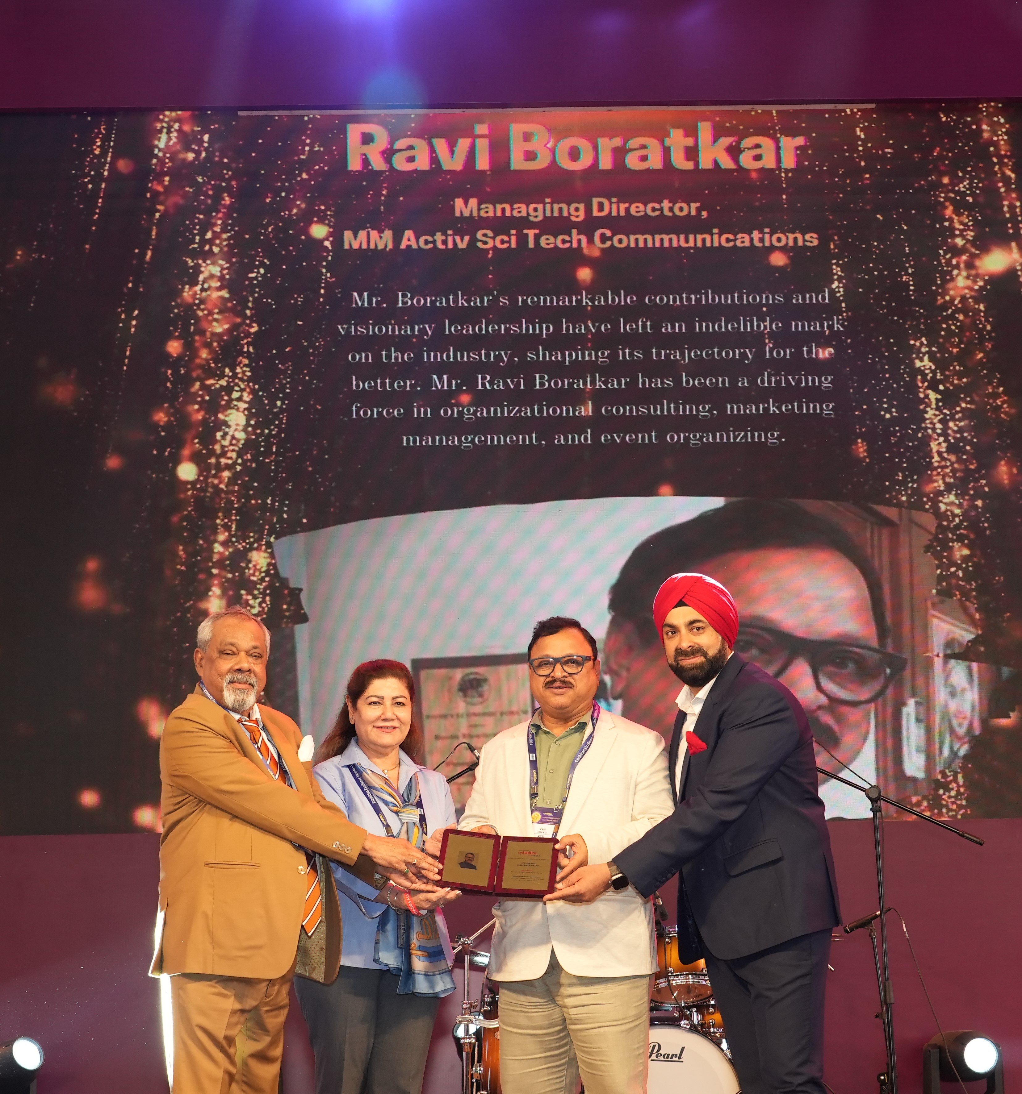 Ravindra Boratkar, Publisher, MM Activ Media, awarded Exemplary Leadership Award of  Exhibition Industry