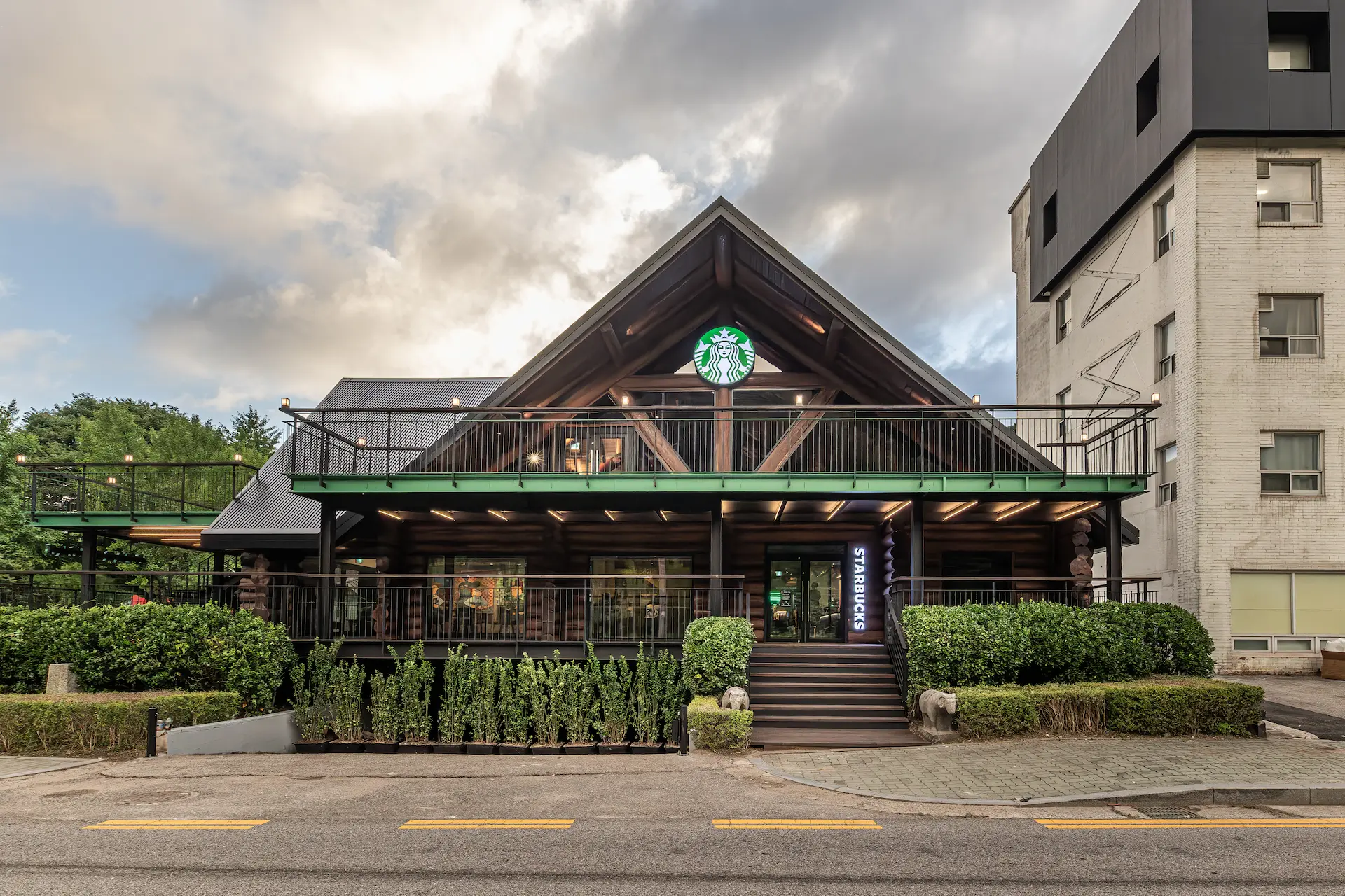 Starbucks Korea opens Gana Art Park collaboration store