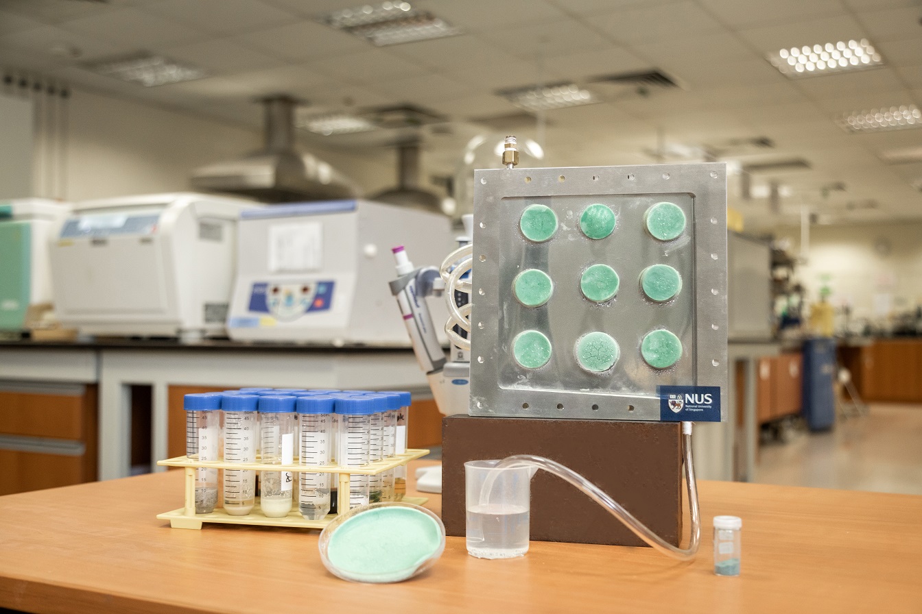 NUS engineers create ‘smart’ aerogel that turns air into drinking water