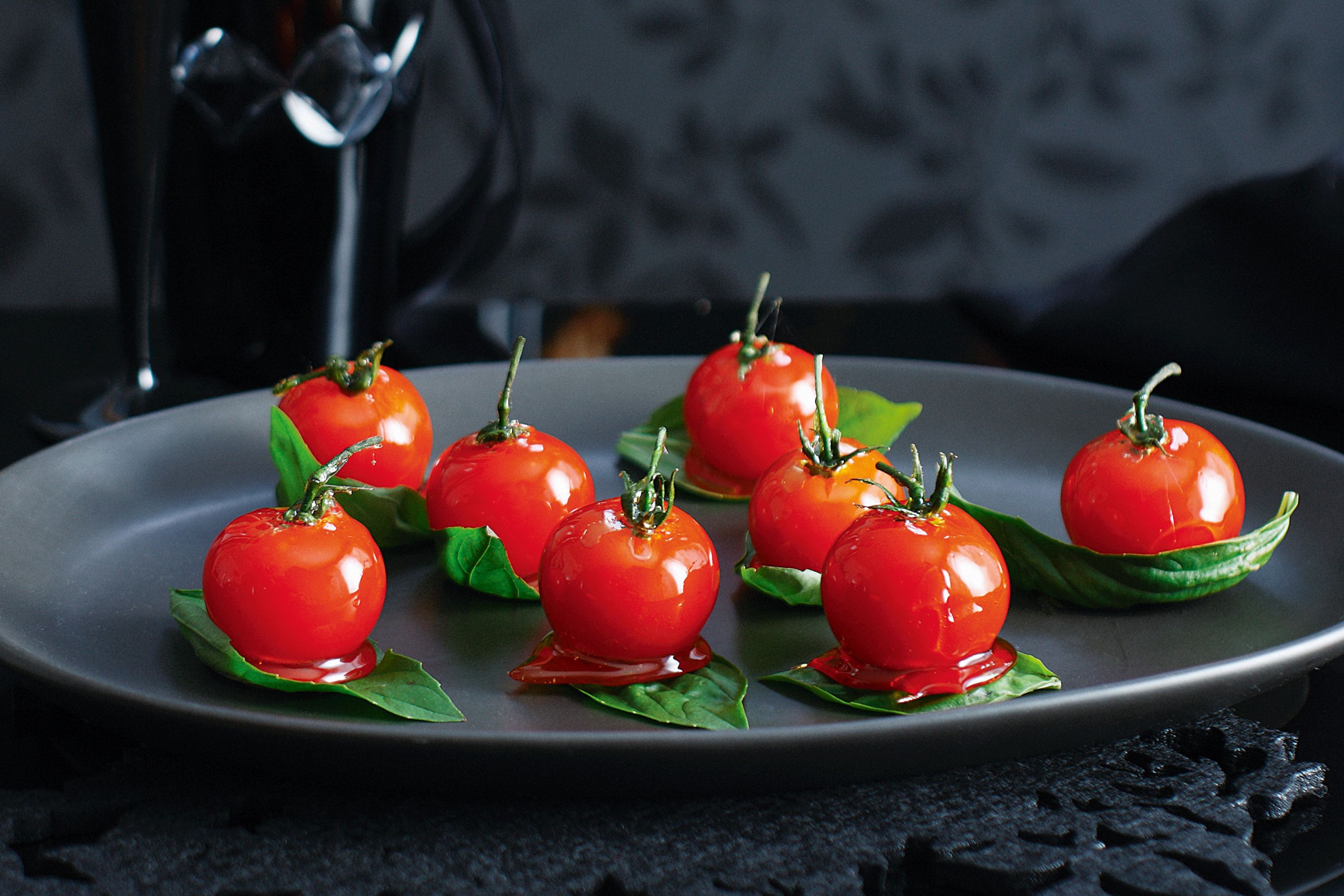 Two tomatoes a day may keep lung illness at cove: Study
