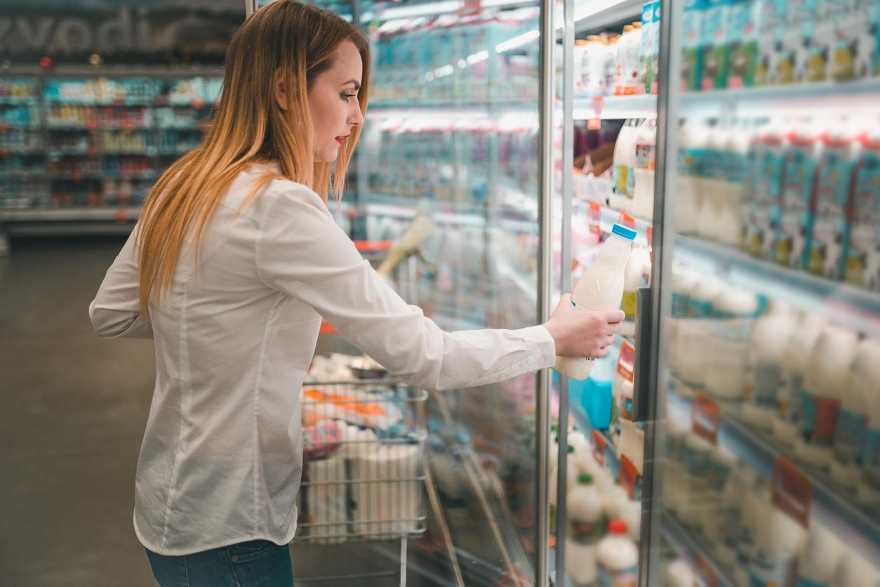 New energy-saving LED lights curtails the nutrients of milk